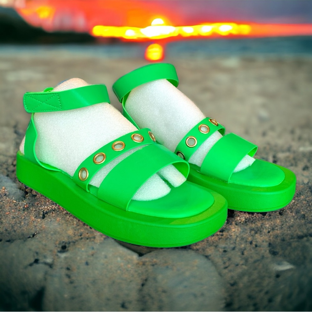 NEW Berness Neon Green Full Circle Platform Sandals Size 9